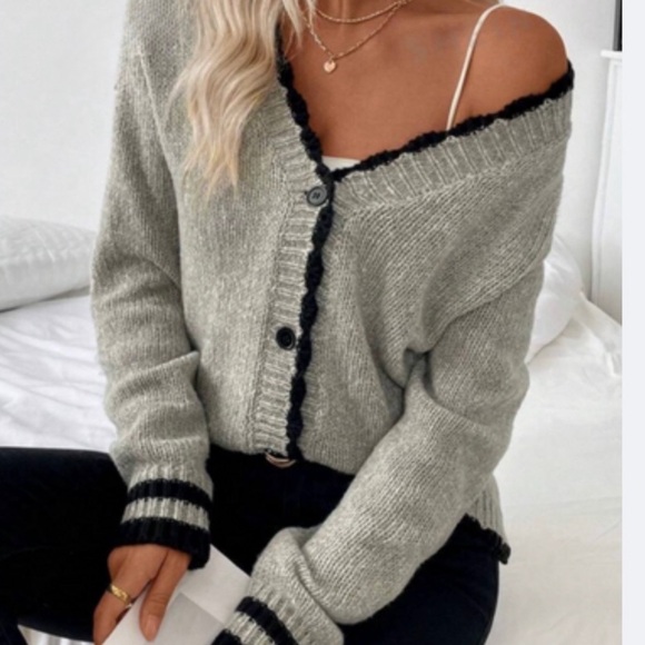 New V neck button down cardigan sweater - Picture 3 of 4